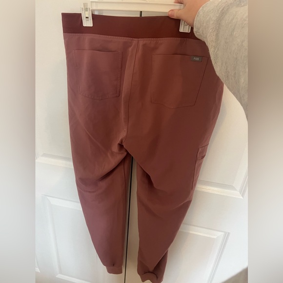 Figs Zamora jogger scrub pants.
Size Large Tall
Mauve - Picture 2 of 3